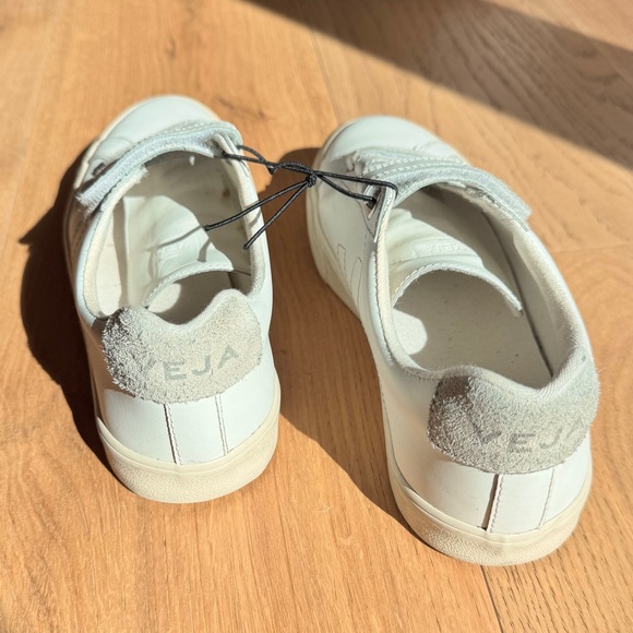 Veja White and Cream Women's Sneakers - Picture 4 of 11